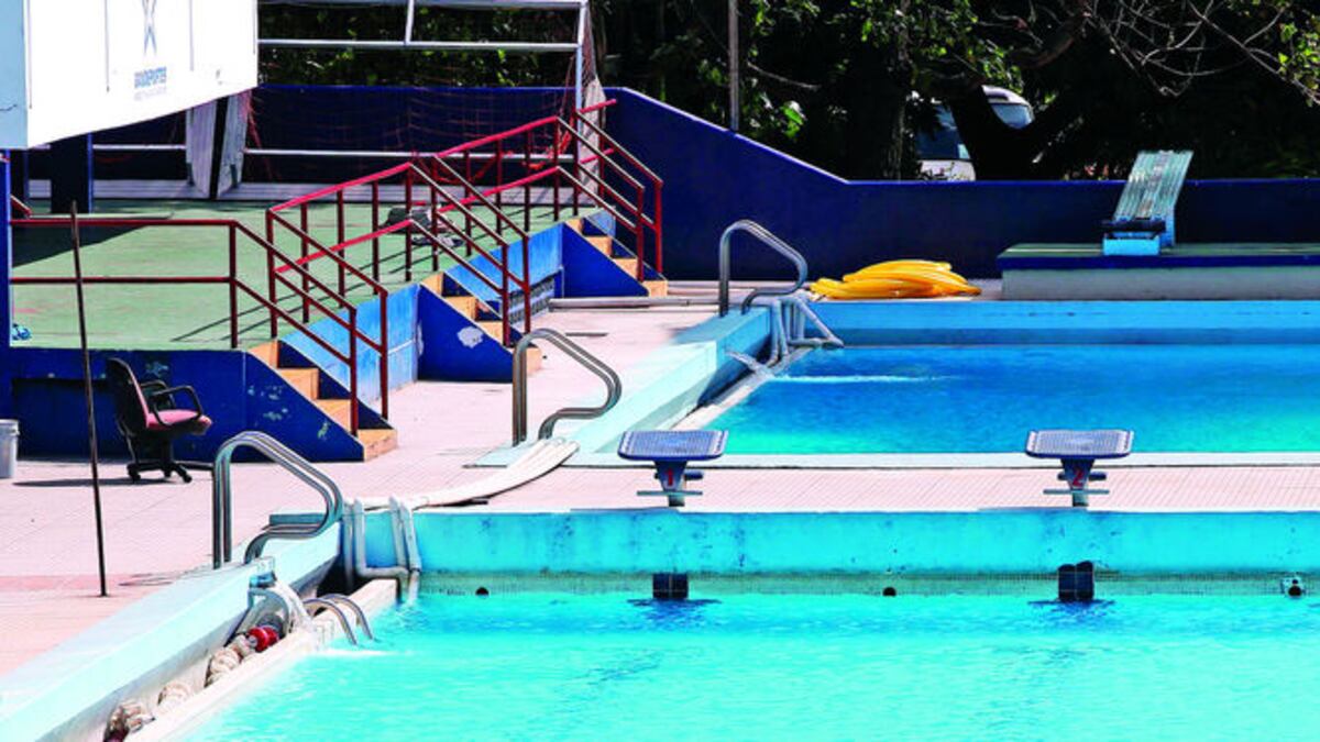 La capacidad de la piscina Eileen Coparropa es de 750 mil galones de agua. Ayer se usó la piscina para cargar camiones cisterna hasta la cinta costera.