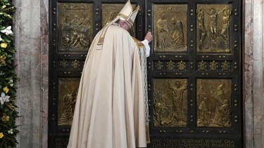 Papa Francisco cierra su Año Santo; pide espacio para reconciliación