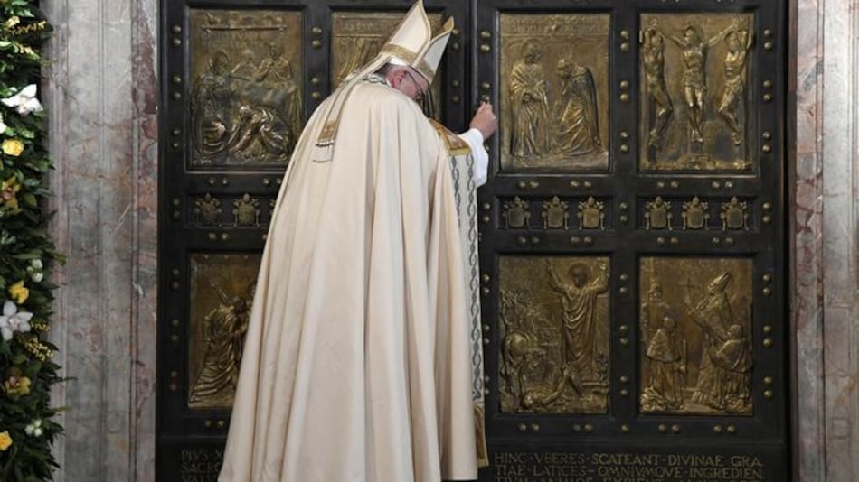 Papa Francisco cierra su Año Santo; pide espacio para reconciliación