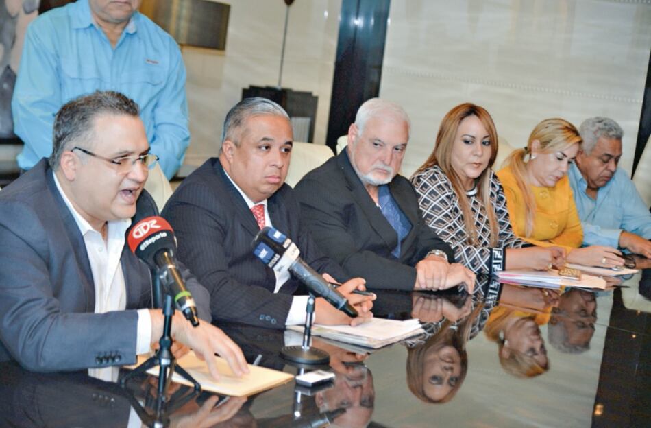 Martinelli se aferra  al principio de especialidad y va contra Kenia Porcell 