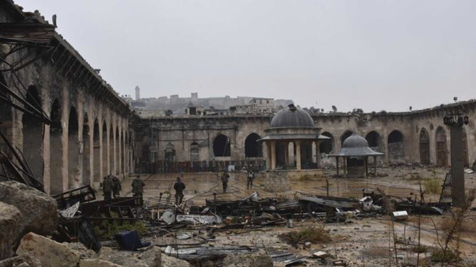Suspendida la evacuación de civiles de Alepo, donde se reanudaron los combates
