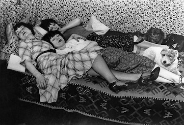 Cuando nada era tabú: 10 imágenes de una París perdida y decadente de la década de 1930