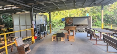 Desempleo e incertidumbre entre proveedores de la mina