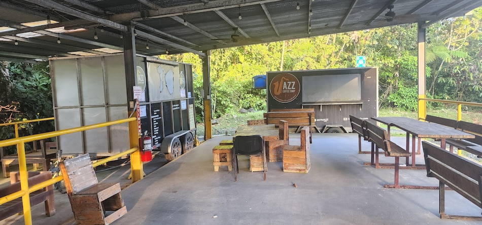 Desempleo e incertidumbre entre proveedores de la mina