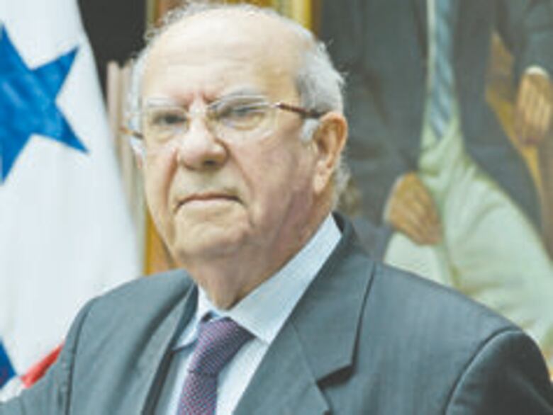 Rector Gustavo García de Paredes arrendó más tierras