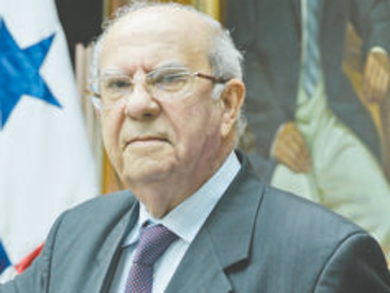 Rector Gustavo García de Paredes arrendó más tierras