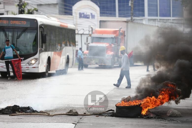 Un lunes marcado por los cierres y protestas
