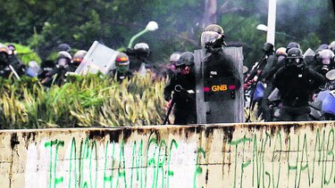 Falla consenso en la OEA y arrecian las protestas