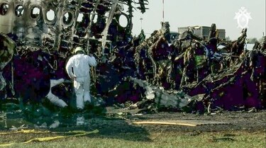 Recuperan las cajas negras del avión incendiado en Moscú