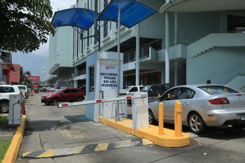 Cobro de estacionamientos, a segundo debate en enero de 2015