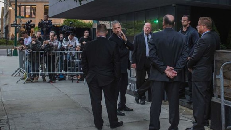 Asaltantes de Kim Kardashian, prófugos tras robo en París