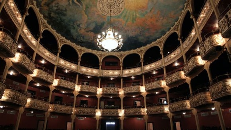 El Teatro Nacional baja el telón debido a la desidia
