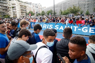 Leo Messi es recibido en París como un rey