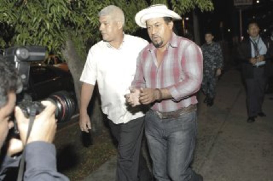 Ordenan el arresto de César Segura