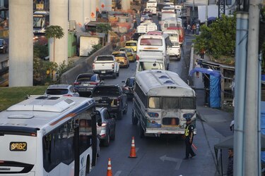 Aprueban en tercer debate proyecto que fija en 25 años la edad mínima para conducir transporte público