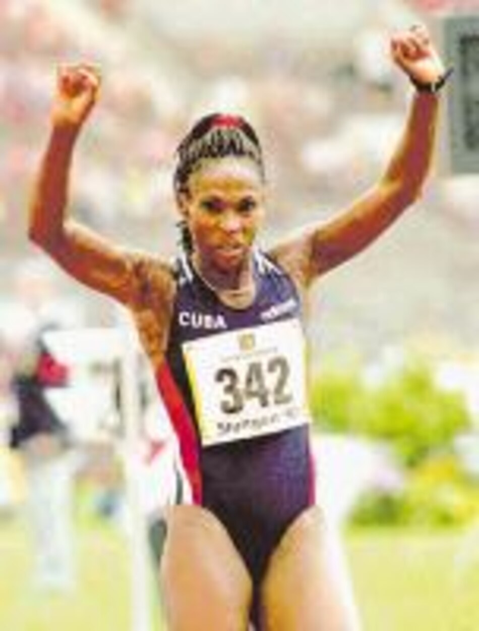 Distinguen a atletas cubanos