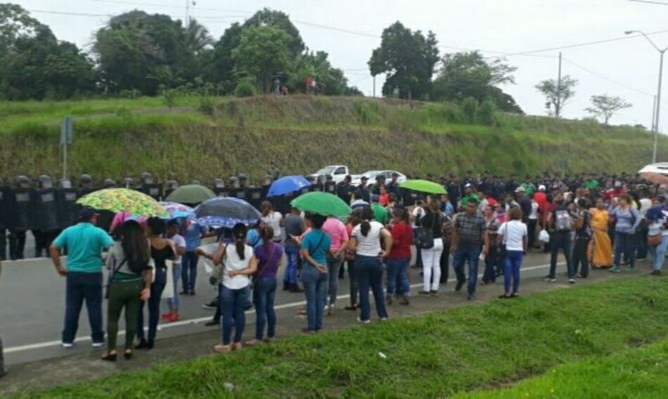 Siguen las protestas de un grupo de docentes en Horconcitos