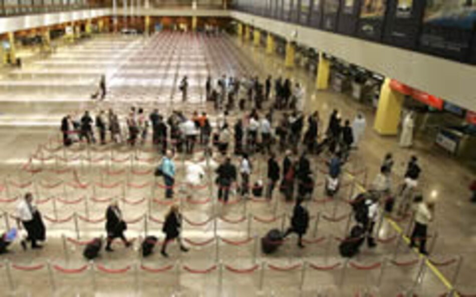 Reabren aeropuerto de Dubai tras accidente