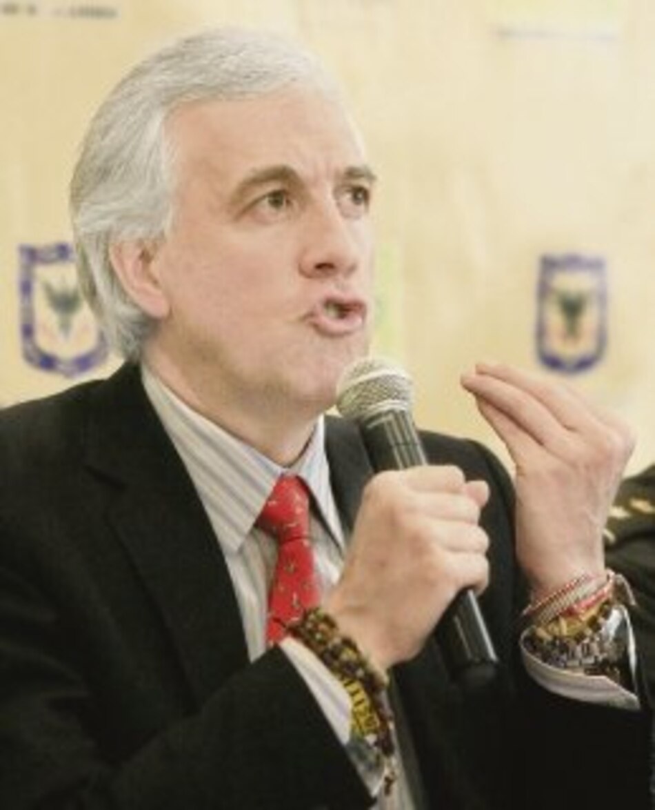 Suspenden al alcalde de Bogotá