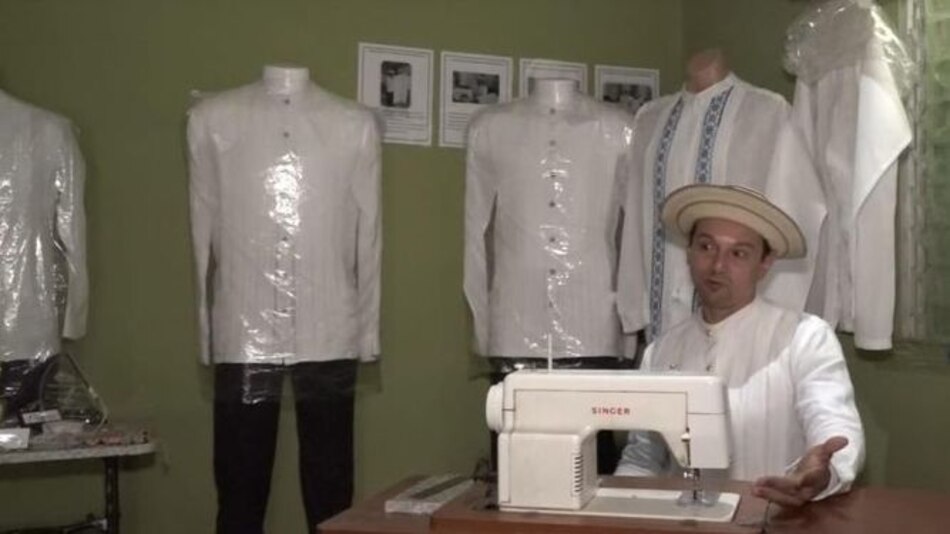 Artesano tableño le confecciona prenda al papa Francisco