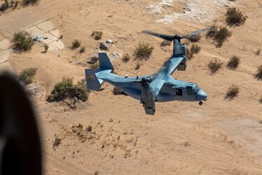 Aeronave militar se estrella en el sur de California con cinco ‘marines’ a bordo