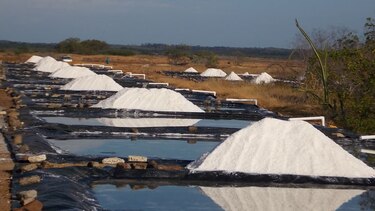 Lluvias retrasan actividad salinera en Los Santos