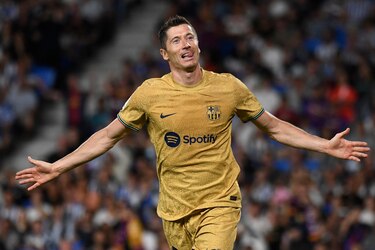Un doblete de Lewandowski da la primera victoria del Barcelona en LaLiga