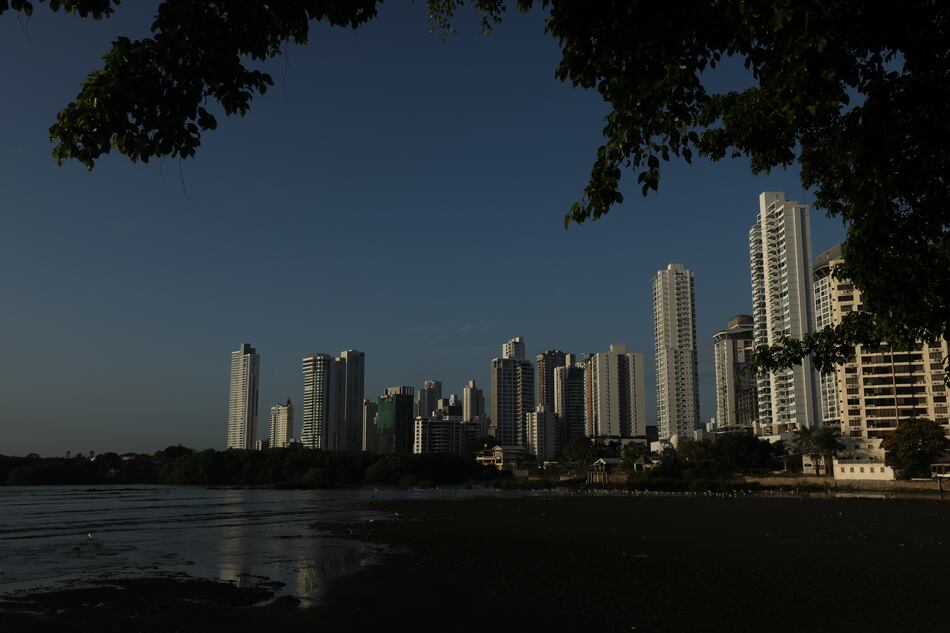 Déficit fiscal reportado es el más alto de la historia; economistas advierten que urge un plan de recorte de gastos 