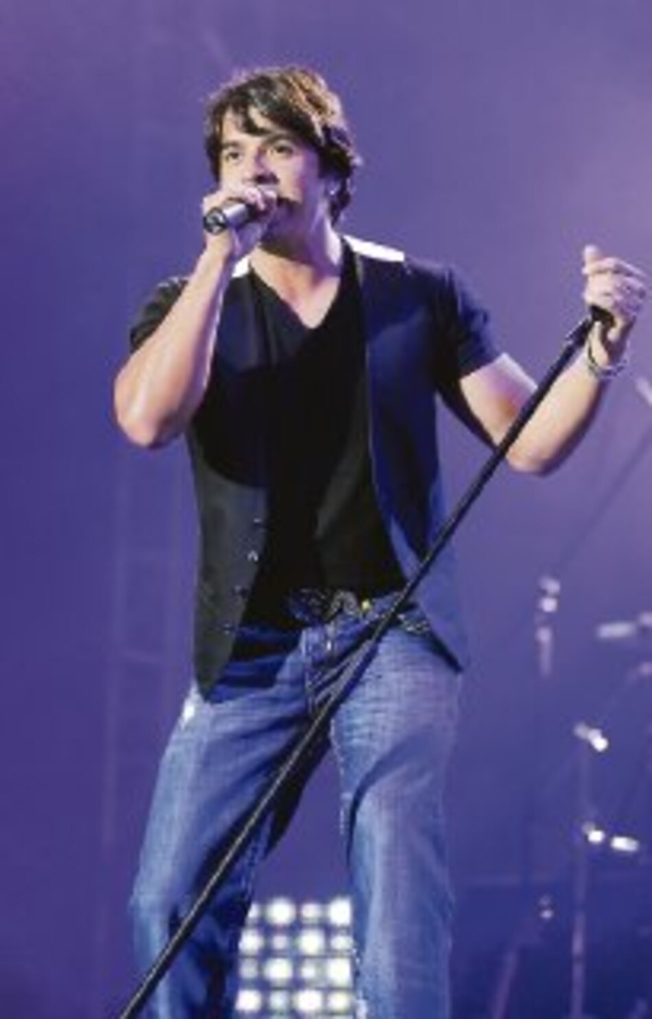 Fonsi tendrá compañía escénica