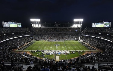 Raiders ganan el que podría ser el último juego en Oakland