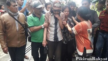 Una familia indonesia vivía con cuerpos de familiares esperando que resucitaran