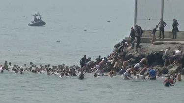 Las impactantes imágenes del cruce de más de 50,000 migrantes de Marruecos a España por la frontera de Ceuta