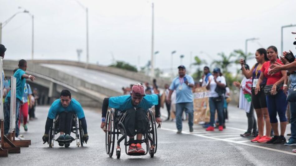 Realizan carrera de silla de ruedas en Colón