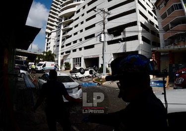 Fallece una mujer al caer vehículo desde los estacionamientos del PH Bay View en Calidonia