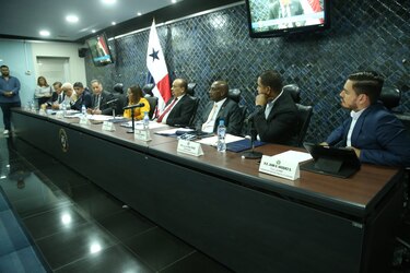 La Asamblea suspende la discusión del contrato minero y recomienda al Ejecutivo el retiro del proyecto
