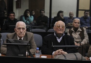 Argentina juzga por primera vez a médicos por robo de bebés en la dictadura