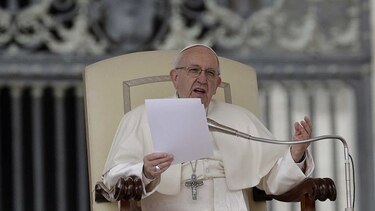 Papa Francisco busca santos 'de clase media' cercanos a los pobres