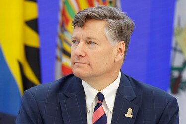 El subsecretario de Estado de Estados Unidos llega a Bogotá para asistir a funeral de Uribe Turbay