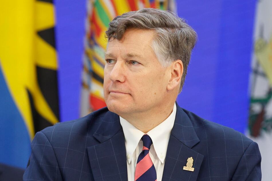 El subsecretario de Estado de Estados Unidos llega a Bogotá para asistir a funeral de Uribe Turbay