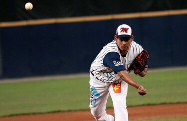 Gilberto Méndez gana premios de Lanzador del Año y Jugador Más Valioso