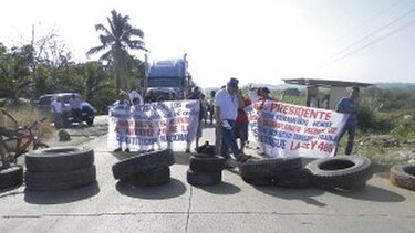 Pescadores cierran acceso a Vacamonte