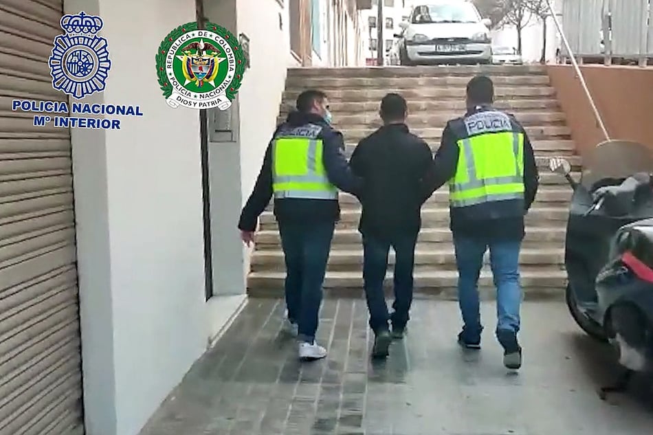 Policía española detiene a exguerrillero colombiano buscado por crímenes