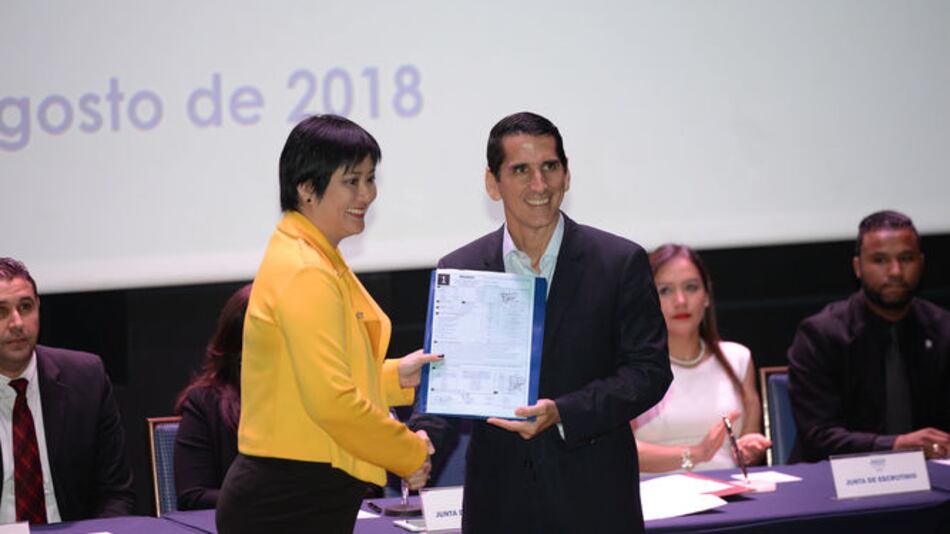 Rómulo Roux es proclamado candidato presidencial de CD