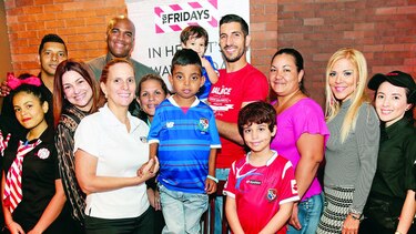 Friday’s apoya a la Fundación Cúrame