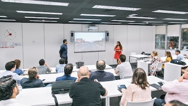 Panameños enseñan a españoles a emprender