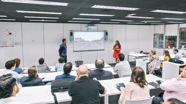 Panameños enseñan a españoles a emprender