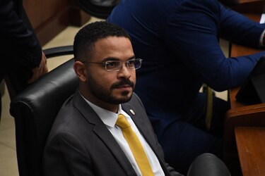 Betserai Richards defiende fiscalización de las planillas y seguirá en Vamos, por ahora