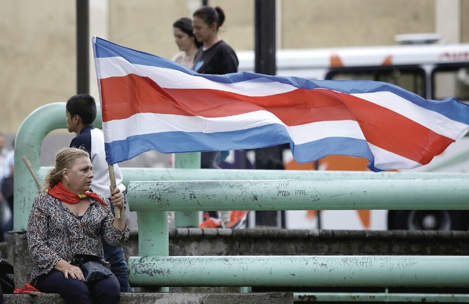Costa Rica necesita frenar salarios públicos