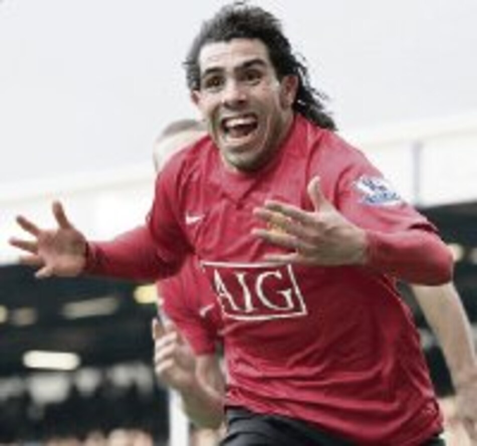 Tévez evita derrota del líder Manchester United