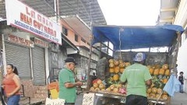 Piña madura invade calles chorreranas